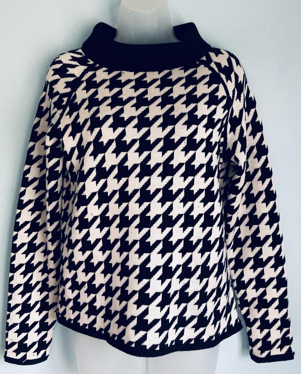 Worth New York 100% Wool Sweater Small Black and White